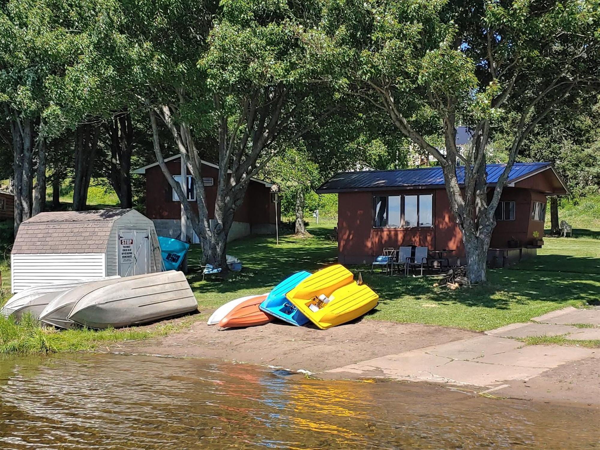 Lakeshore Motel Ice Lake Iron River Екстериор снимка