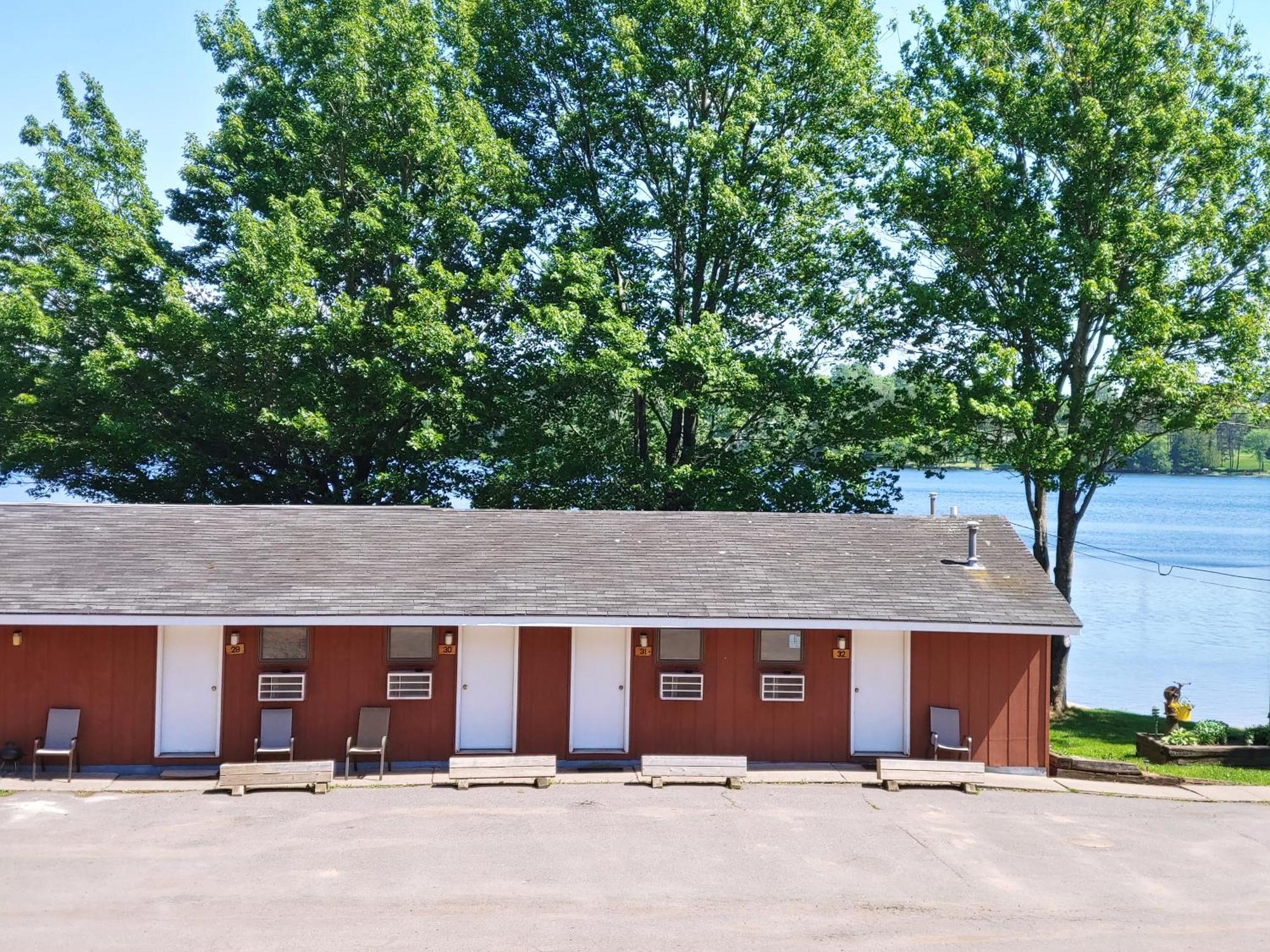 Lakeshore Motel Ice Lake Iron River Екстериор снимка