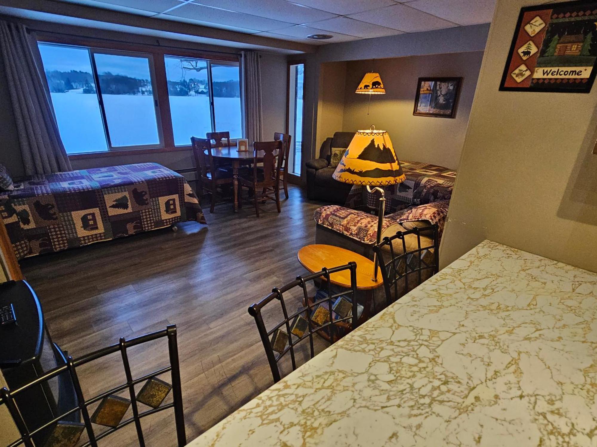 Lakeshore Motel Ice Lake Iron River Екстериор снимка