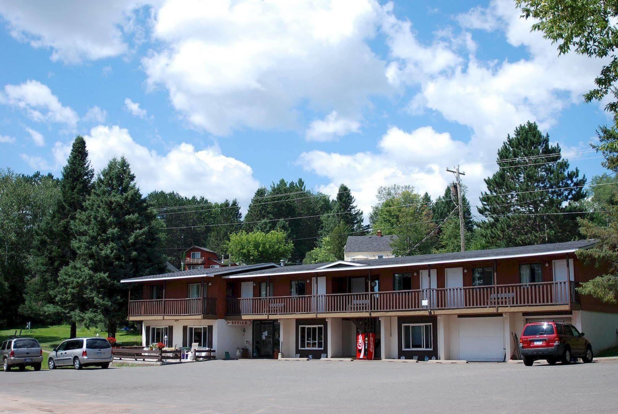 Lakeshore Motel Ice Lake Iron River Екстериор снимка